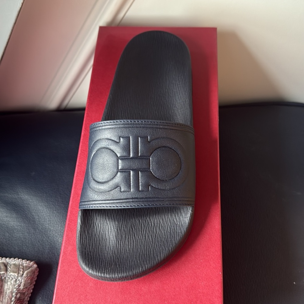 Ferragamo slides 8 mens